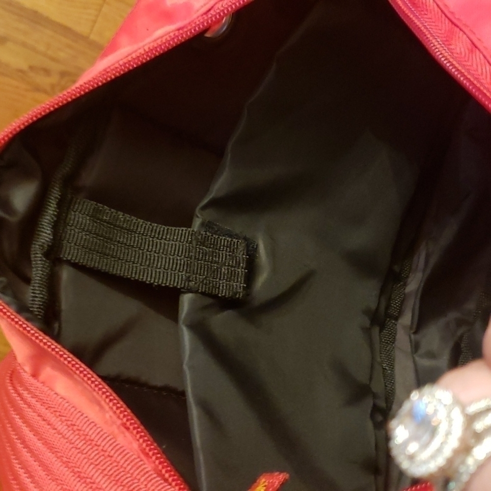 Red bag - Picture 3 of 8